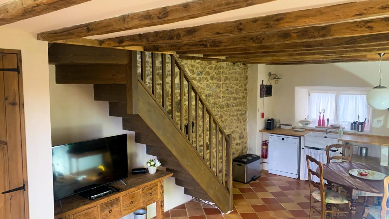 A L'Ombre Du Marronnier Gites La Peruse Eksteriør bilde